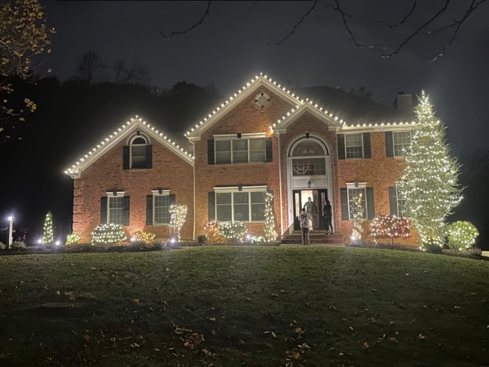 Gallo Bros commercial Christmas light installation in North Jersey